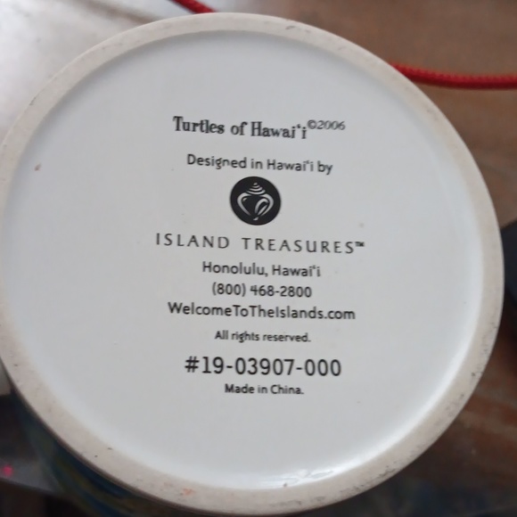 Coffee cup dolphins underwater scene - Picture 7 of 7